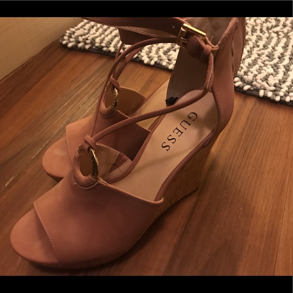 Mauve color guess wedges
